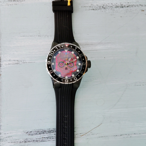 Invicta Skull Design Watch - Picture 5 of 6